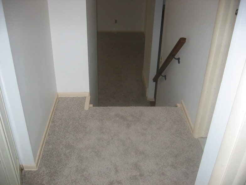 Stairway leading to living room - 8258 Larkspur Dr