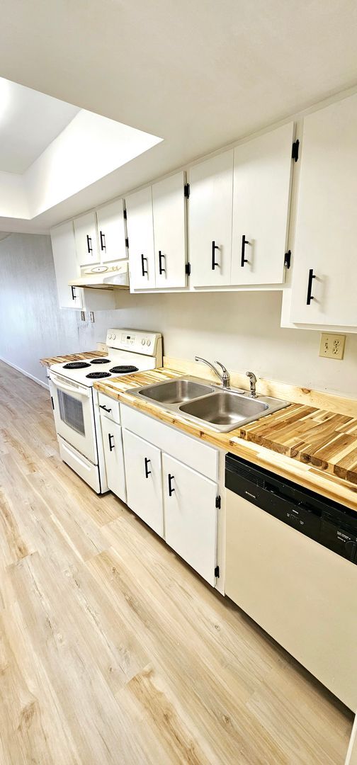 Building Photo - Best 55+ Complex in Merritt Island 3/2 open floor plan.