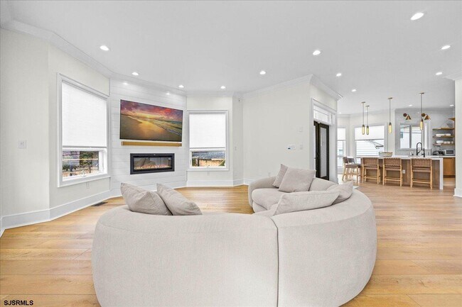 Building Photo - 31 Seaside Ct