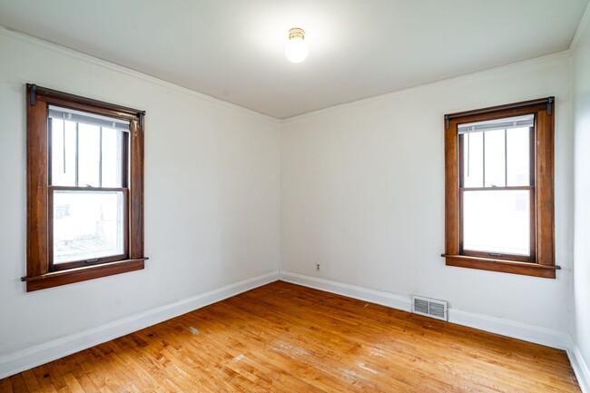 Building Photo - 3 Bedroom Single Family Home in West Allis