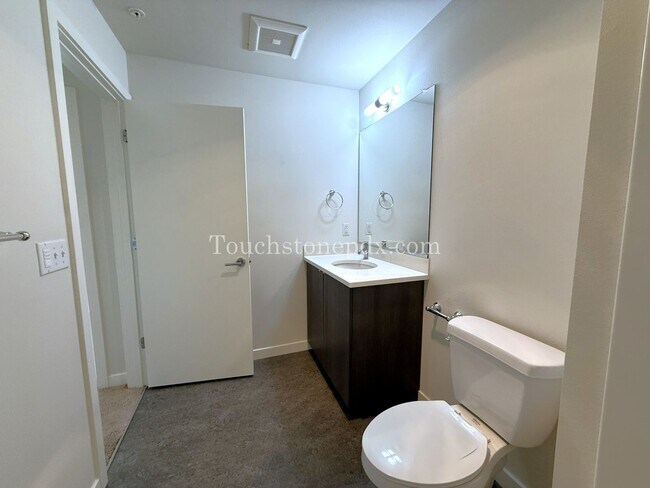 Building Photo - 2nd MONTH RENT FREE! Modern 2 Bedroom, 1.5 Bathroom Apartment