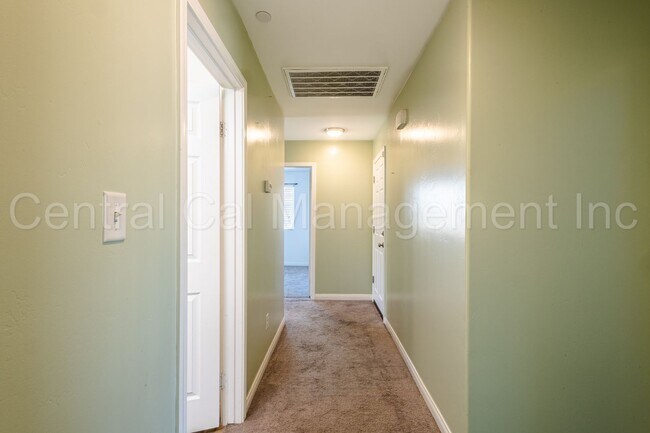 Building Photo - 3 Bedroom/2 Bath Home in Tyner Ranch - $22...