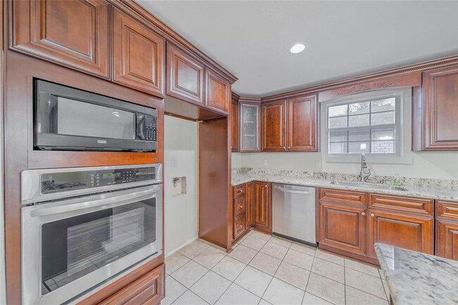 Building Photo - 10915 Sagecrest Ln