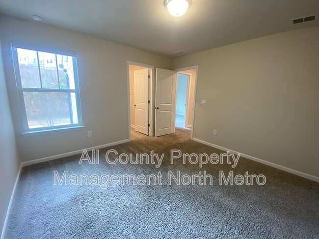 Building Photo - 168 Timberland Ave