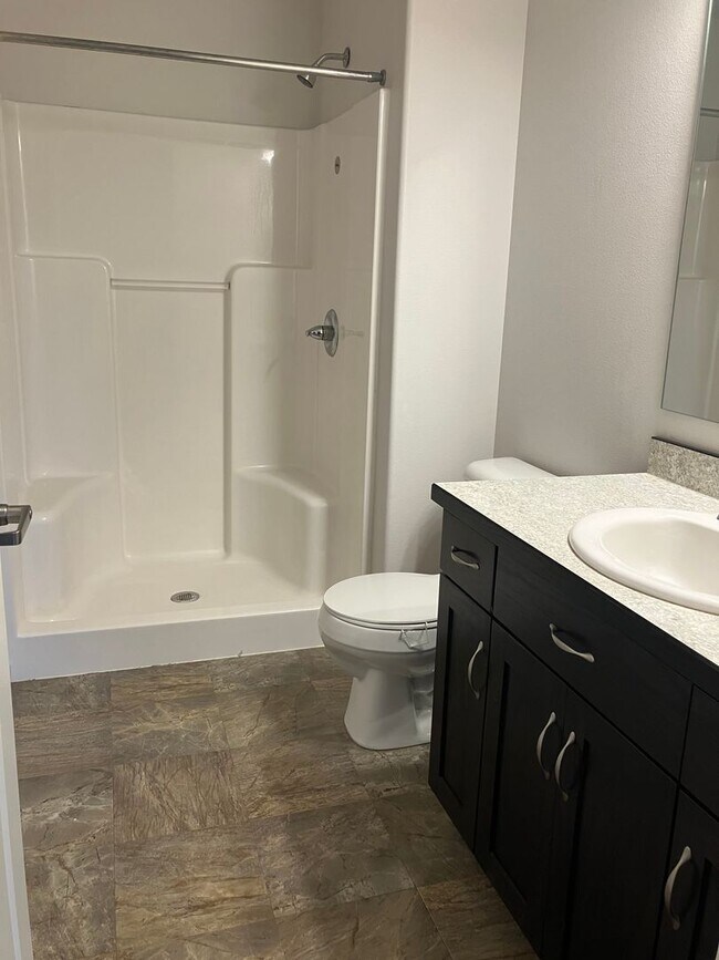 Building Photo - 3 Bed 3 Bath Twin Home