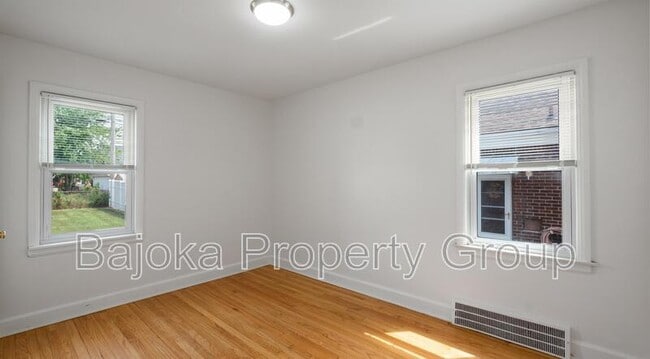 Building Photo - 1074 Moran Ave