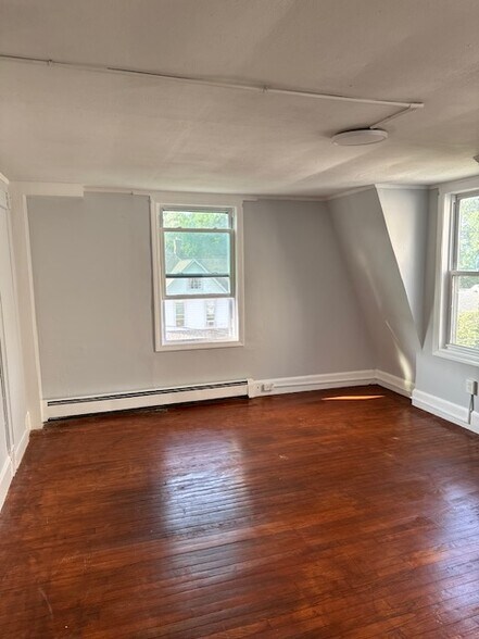 Building Photo - 177 Cliff St
