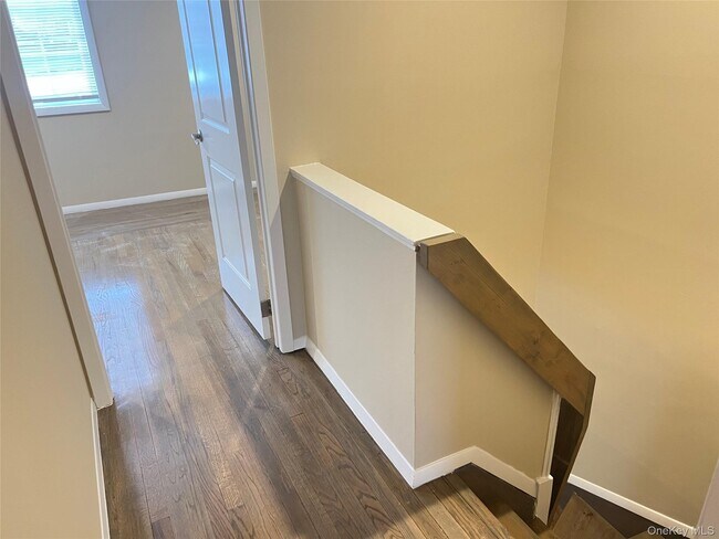 Building Photo - 60 Marwood Rd N