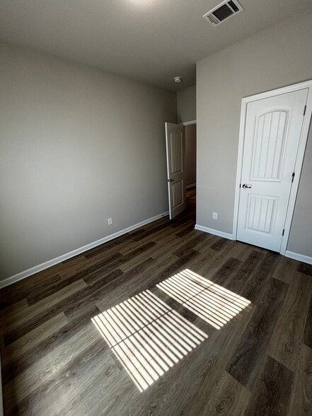 Building Photo - 5928 Pier Park Ave