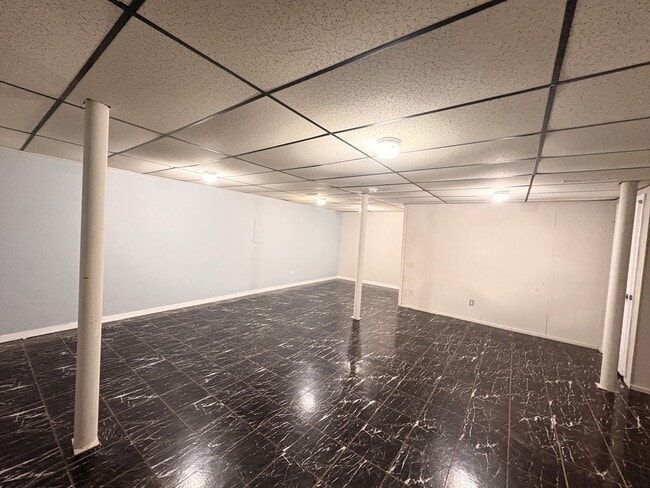 Building Photo - 901 Locke Dr