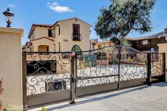 Building Photo - 328 E Live Oak St