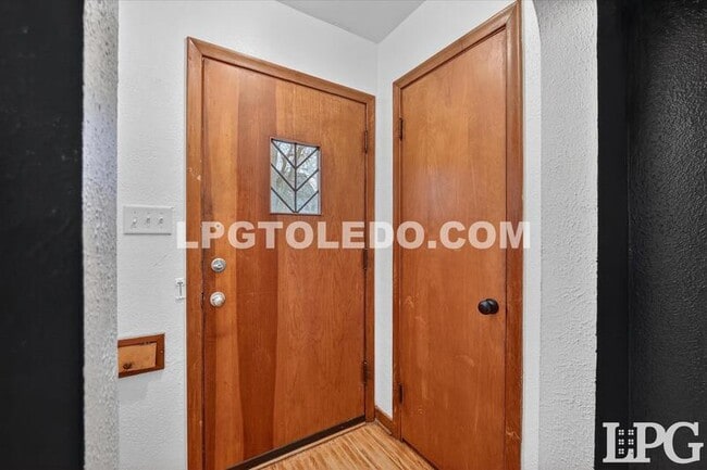 Building Photo - 667 Caswell Ave