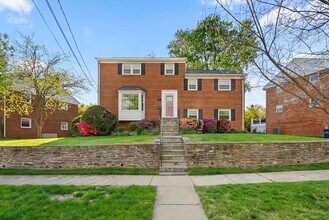 Building Photo - 3 Bed 2.5 Bath - Bethesda Split Level Single Family - Move In Ready
