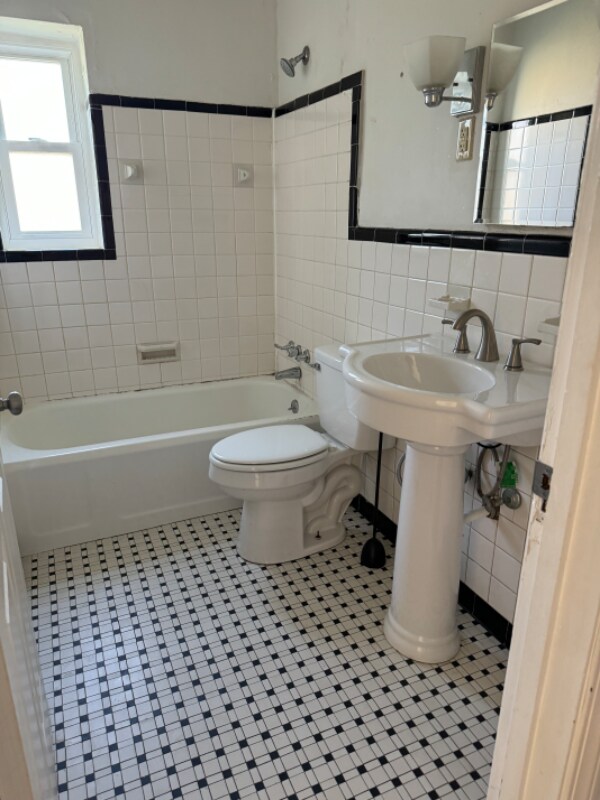 Building Photo - 88 Riverside Dr