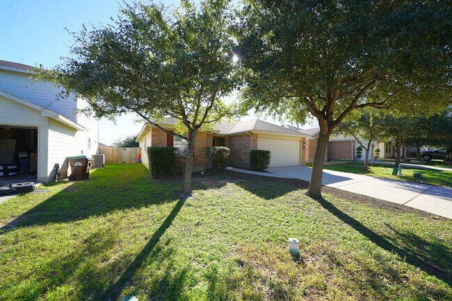 Building Photo - Beautifully Renovated Home Now Available in Converse.  Realtor Commission: $500