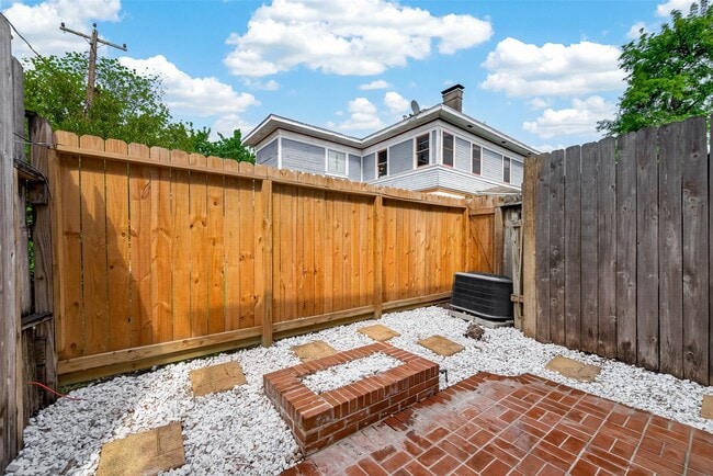 Building Photo - 2710 Mason St