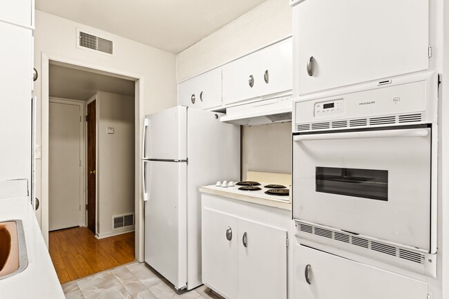 Building Photo - Utilities & Parking Included! Massive 2BD w/ Community Amenities