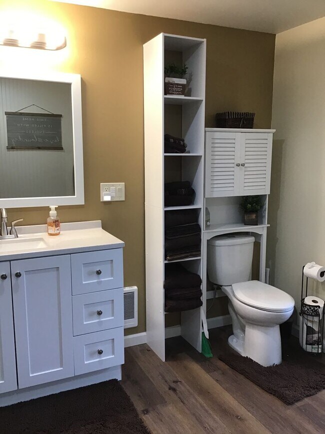 Building Photo - For Rent: Fully Furnished Barndominium downstairs unit 1 bedroom 1 bath on a Tumalo Ranch