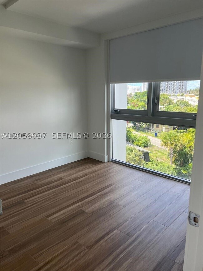 Building Photo - 13800 Highland Dr