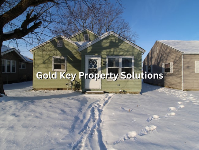 Building Photo - 3 BR 1 BA House with Garage and Enclosed Porch (NO SECTION 8)