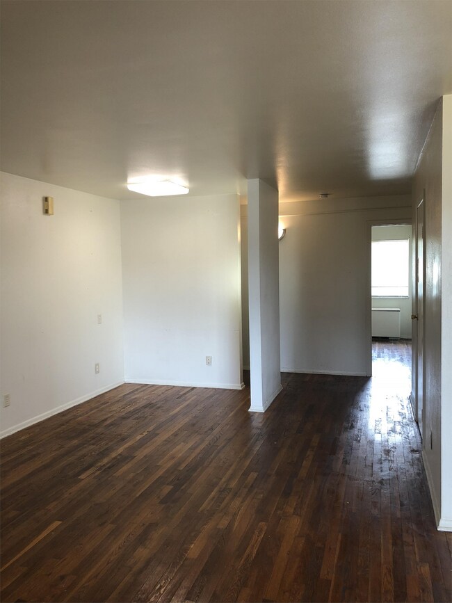 Building Photo - 120 Kingston Dr S