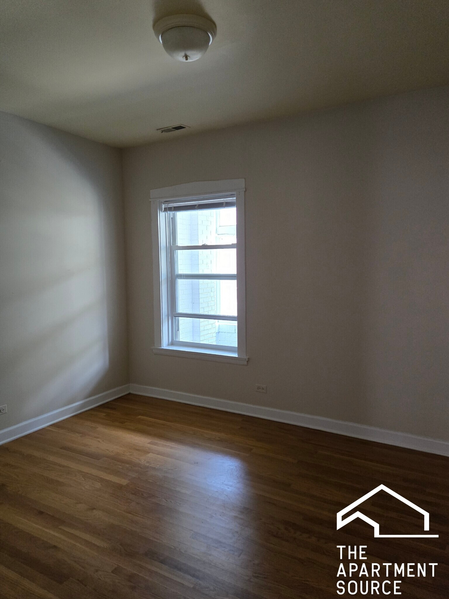 Building Photo - 7460 N Greenview Ave