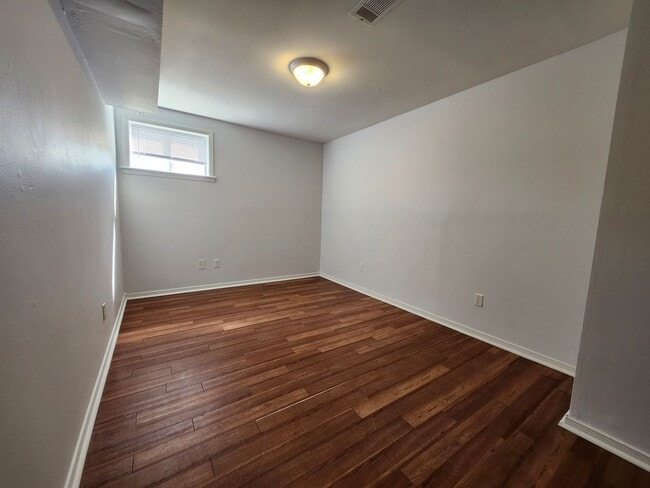 Building Photo - 900-902 West 16th St.