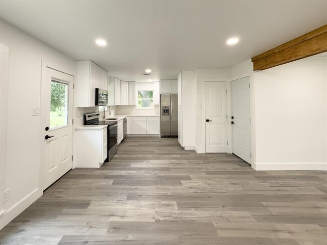 Building Photo - 1006 Duvall Dr