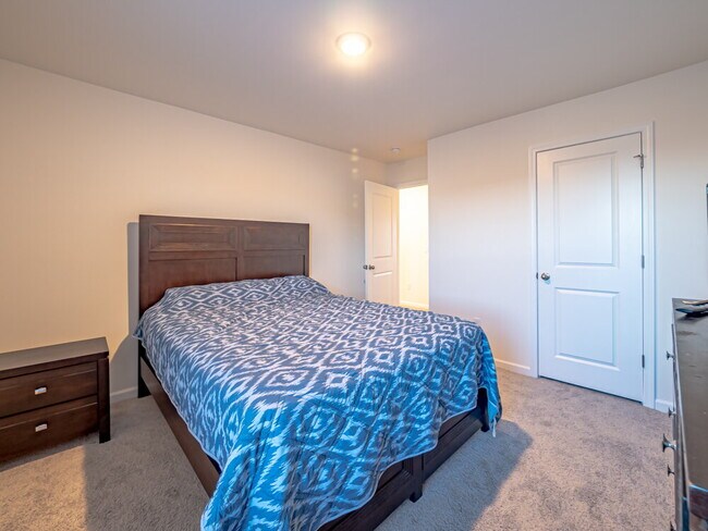 Building Photo - "Spacious Elegance Awaits: 4-Bedroom Haven with Granite Touches in Sumter"