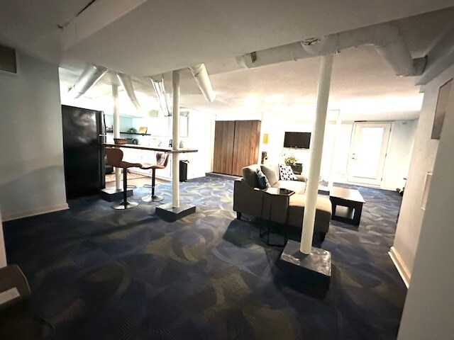 Building Photo - 1305 Stratford Ave