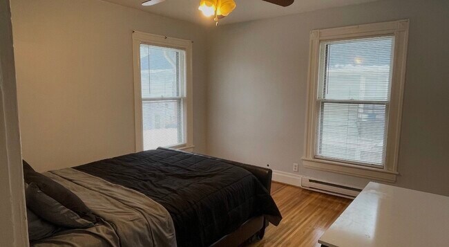 Building Photo - 21.5 Thayer St