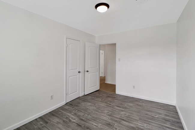 Building Photo - 6014 Willowbend Blvd