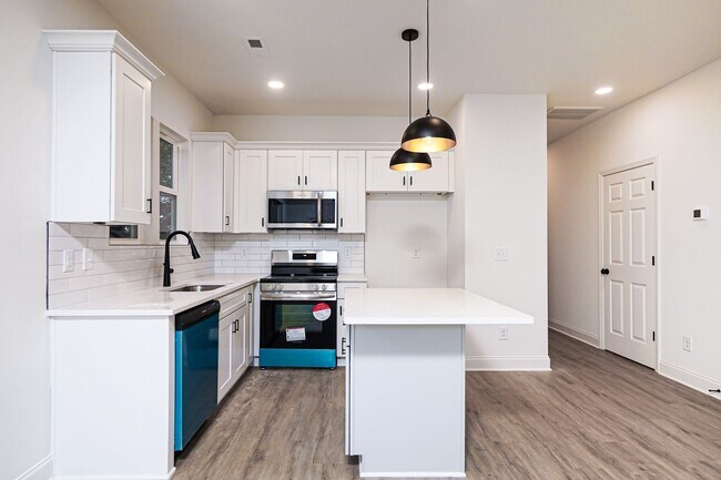 Building Photo - Brand New Duet Style Townhome in Charlotte!