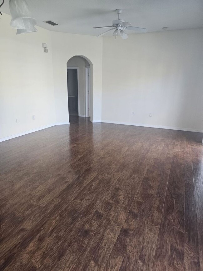 Building Photo - BEAUTIFUL, SPACIOUS,   2 BEDROOMS, 2 BATH APARTMENT