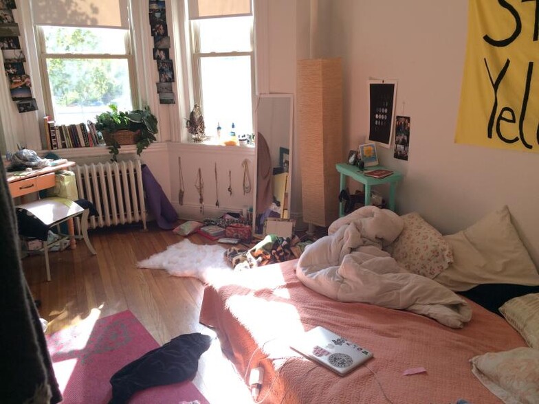 Apt 7 - 1195 Boylston St