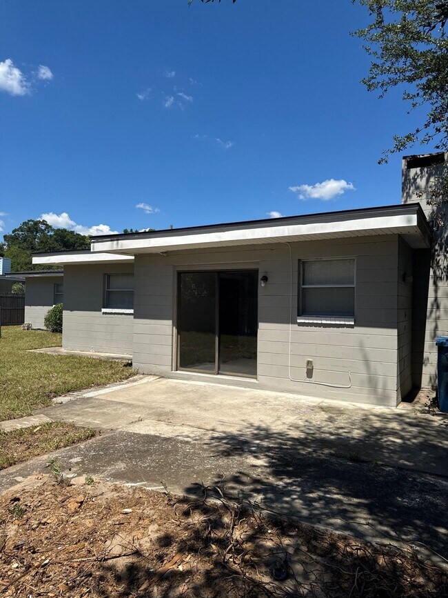 Building Photo - 10569 Citrus Ln