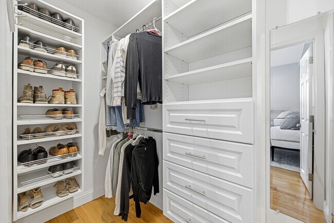 Building Photo - 659 Moody St