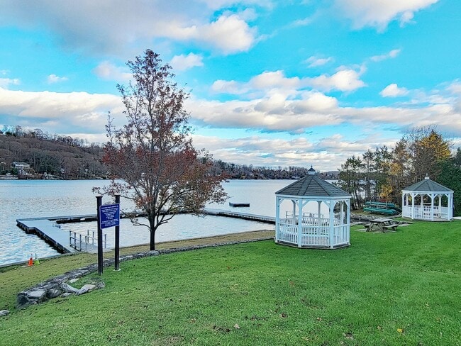 Building Photo - 4 Candlewood Knolls Rd