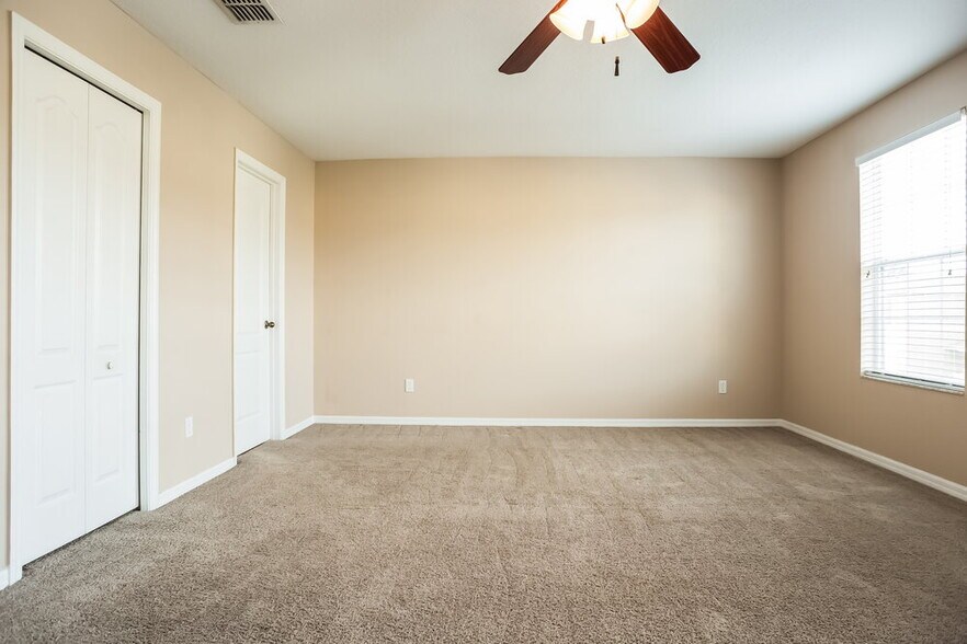 Building Photo - 12652 Somerset Oaks St