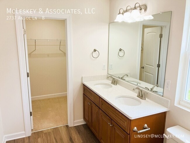 Building Photo - 2737 Ansol Ln