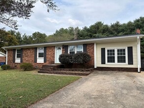 Building Photo - 3 Bedroom, 2 Bathroom House in Winston-Salem!