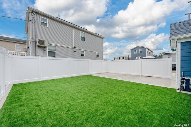 Building Photo - 40 Kildare Rd