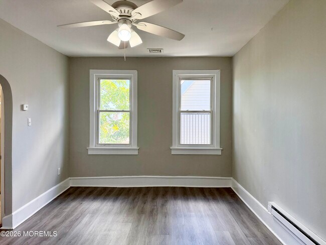 Building Photo - 37 2nd Ave