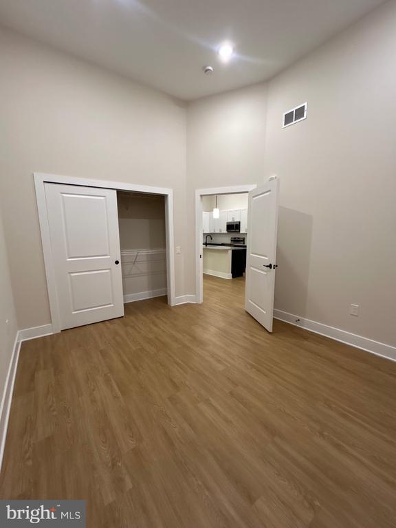 Building Photo - 624 Main St