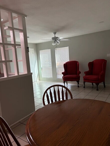 Building Photo - Room in Single Family Home on Congress Ave