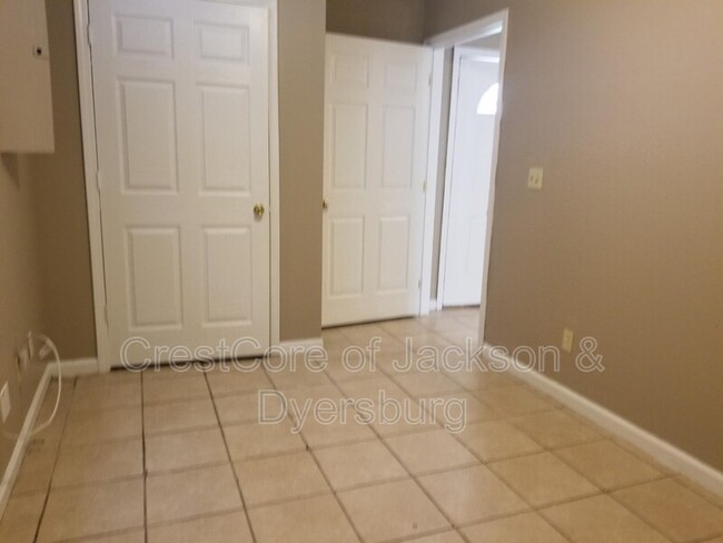 Building Photo - 864 Egg Hill Rd
