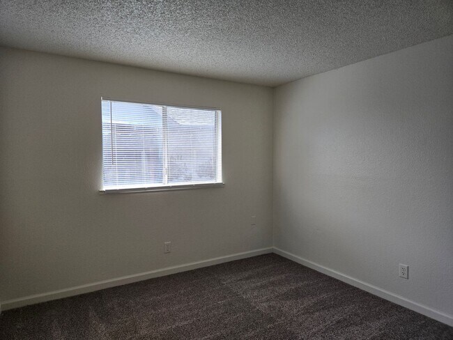 Building Photo - 545 Bluefield Ave