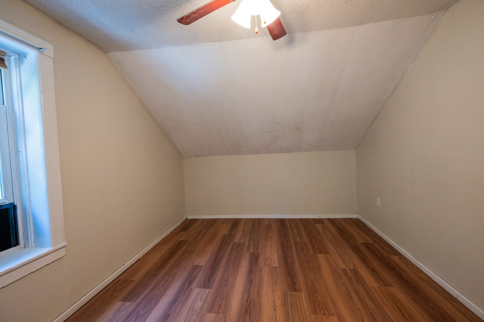 Building Photo - 977 Riverside Dr