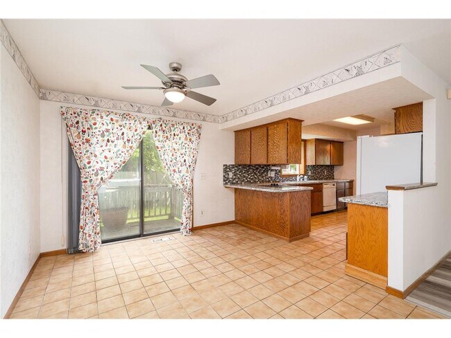 Building Photo - 3620 Saratoga Ln N
