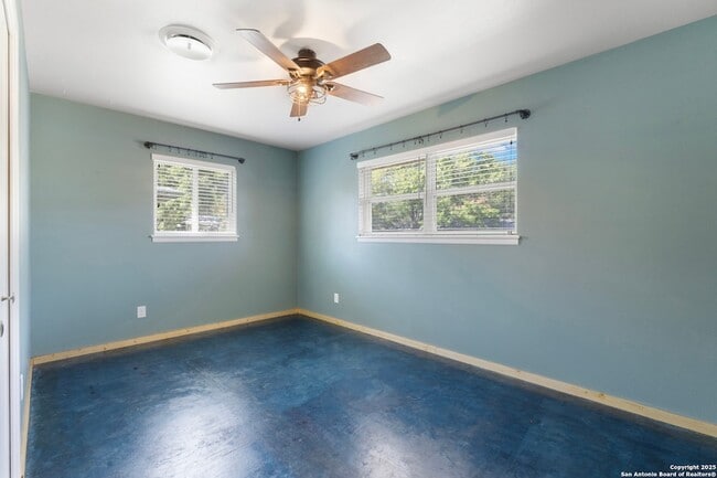 Building Photo - 1228 Rivercrest Dr